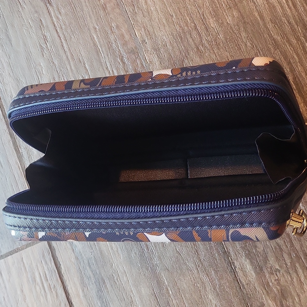 IZZY & LIV Powerful Women Crossbody Clutch Bag w/ Adjustable Strap Gold Accents - Picture 8 of 13